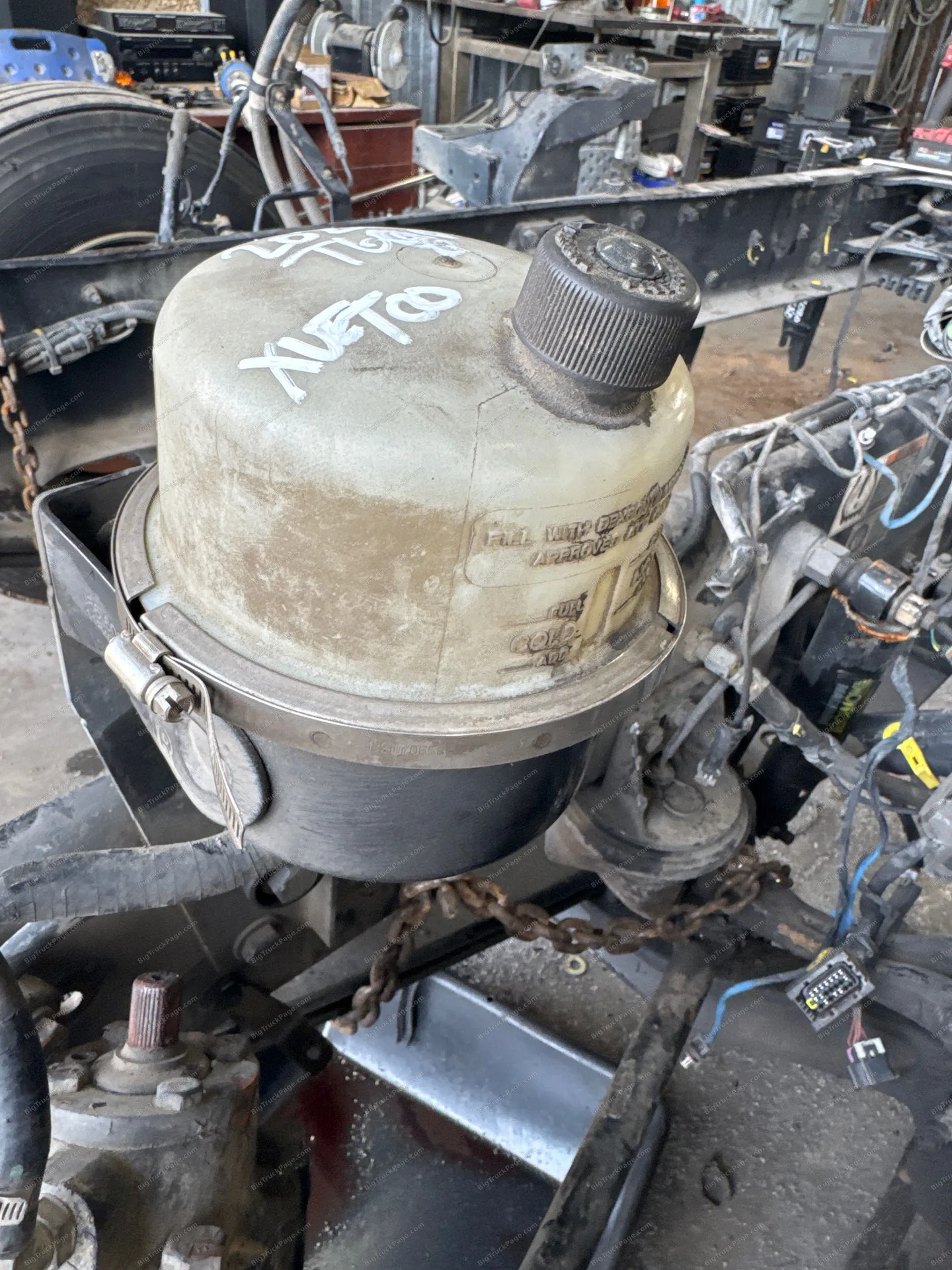 2020 Kenworth T680 power steering reservoir