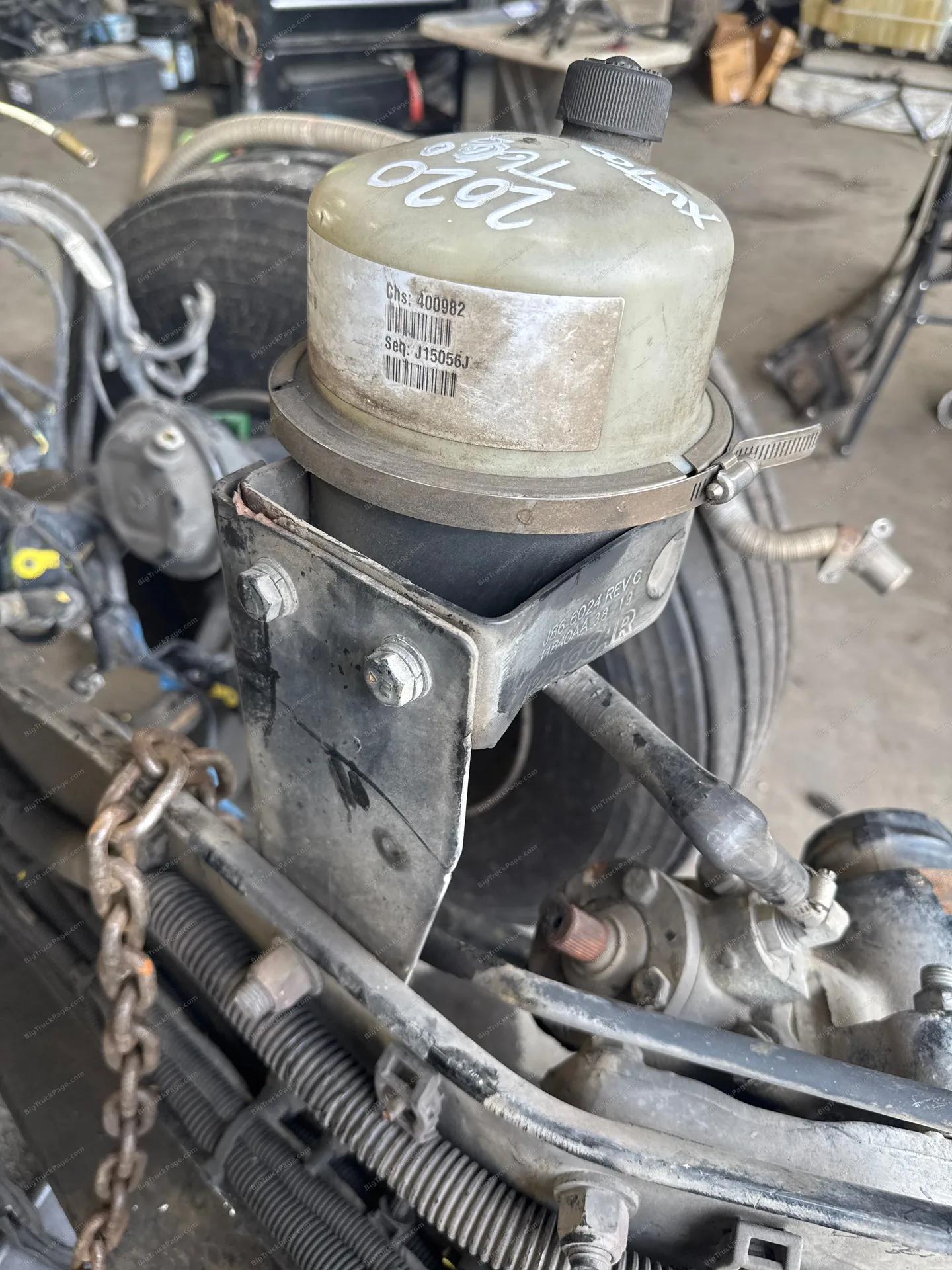 2020 Kenworth T680 power steering reservoir (used) — photo 2 in Strafford, MO | BigTruckPage.com