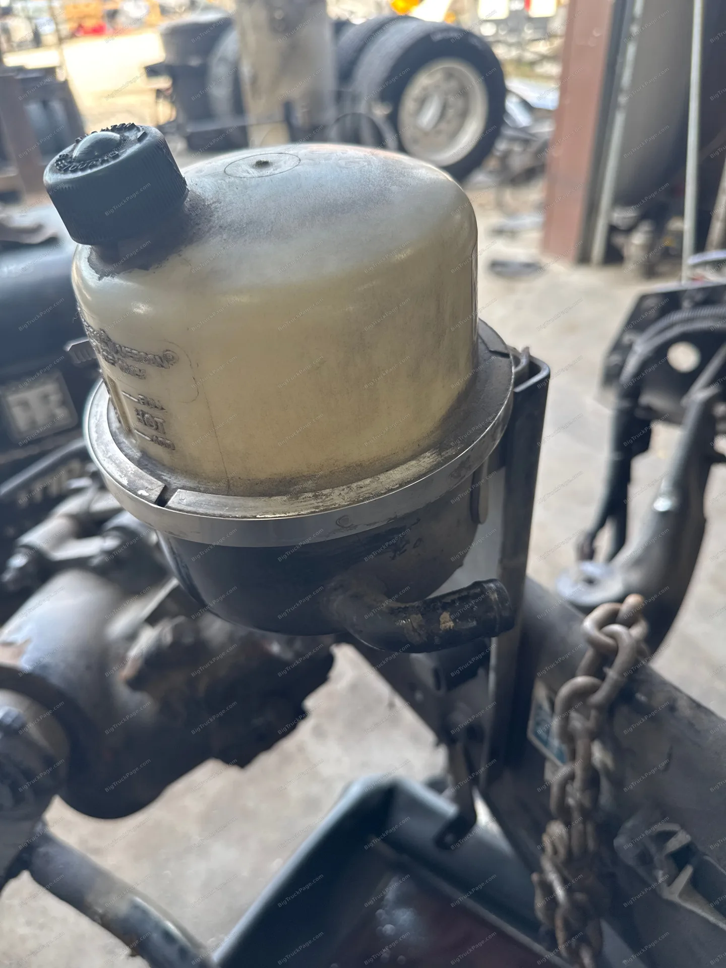 2020 Kenworth T680 power steering reservoir (used) — photo 4 in Strafford, MO | BigTruckPage.com