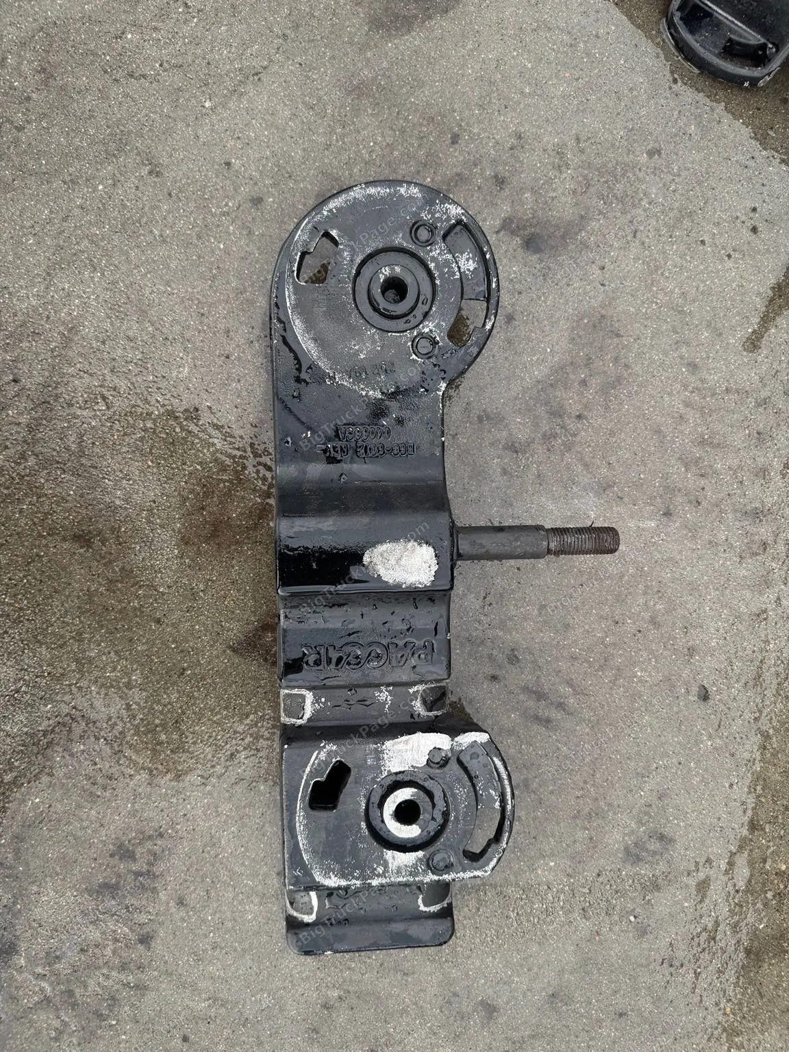 2020 Kenworth T680 Steer Axle Spring Plate Bracket Pair PACCAR B63-6012 B63-6013