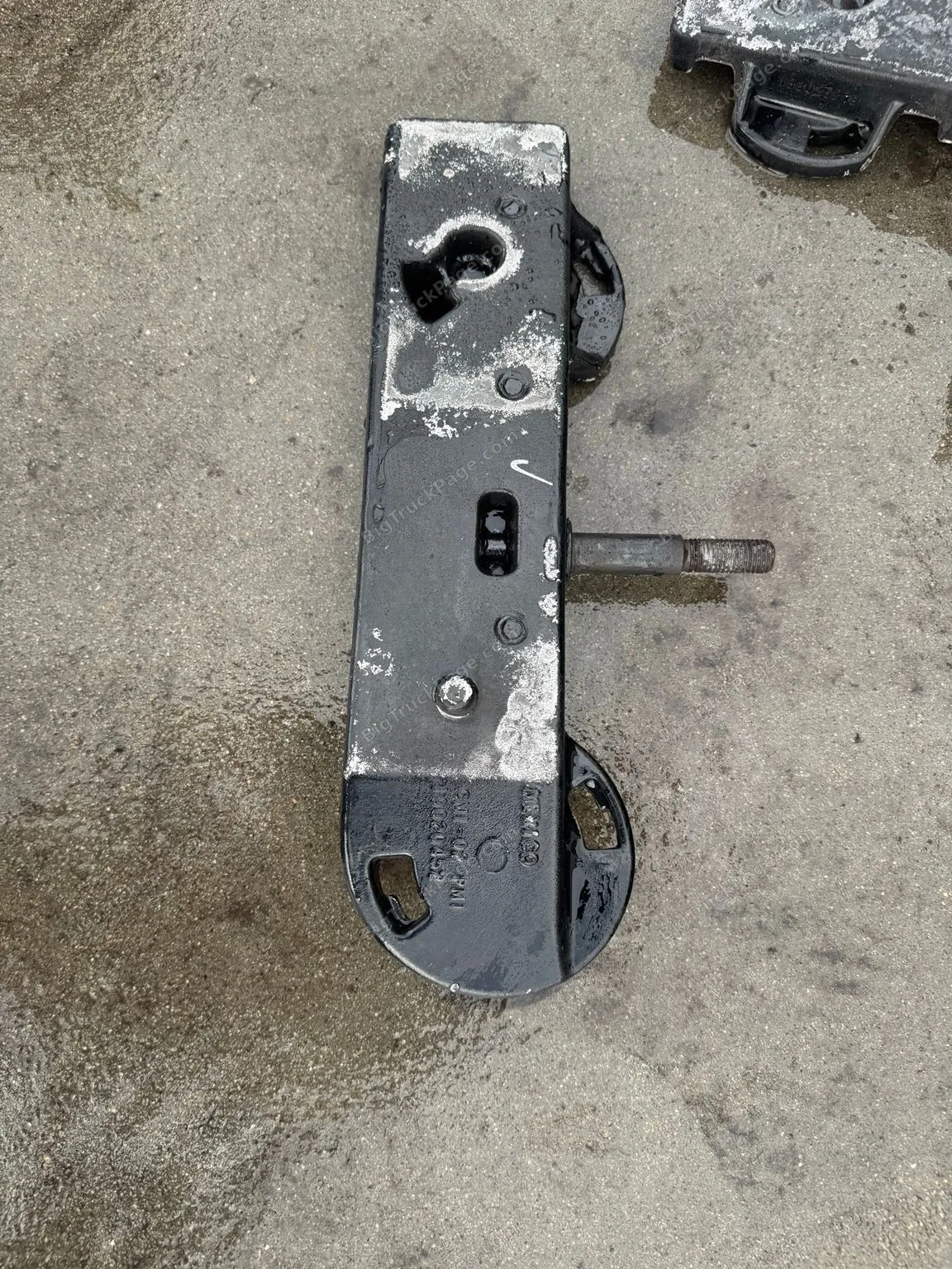 2020 Kenworth T680 Steer Axle Spring Plate Bracket Pair PACCAR B63-6012 B63-6013 (used) — photo 3 in Strafford, MO | BigTruc…