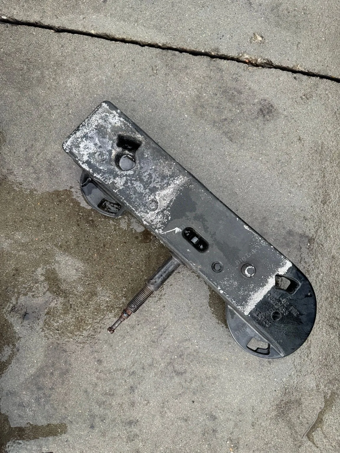 2020 Kenworth T680 Steer Axle Spring Plate Bracket Pair PACCAR B63-6012 B63-6013 (used) — photo 4 in Strafford, MO | BigTruc…