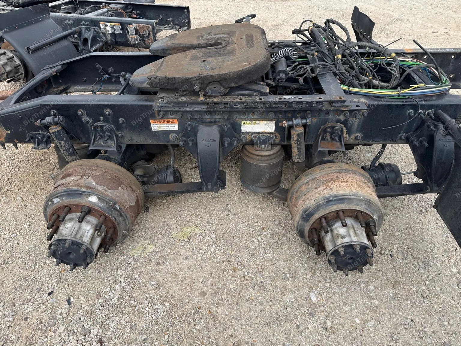 Freightliner Rear Cut Tandem Rear Axle Assembly 2.85 Ratio No Fifth Wheel (used) — photo 2 in Strafford, MO | BigTruckPage.c…