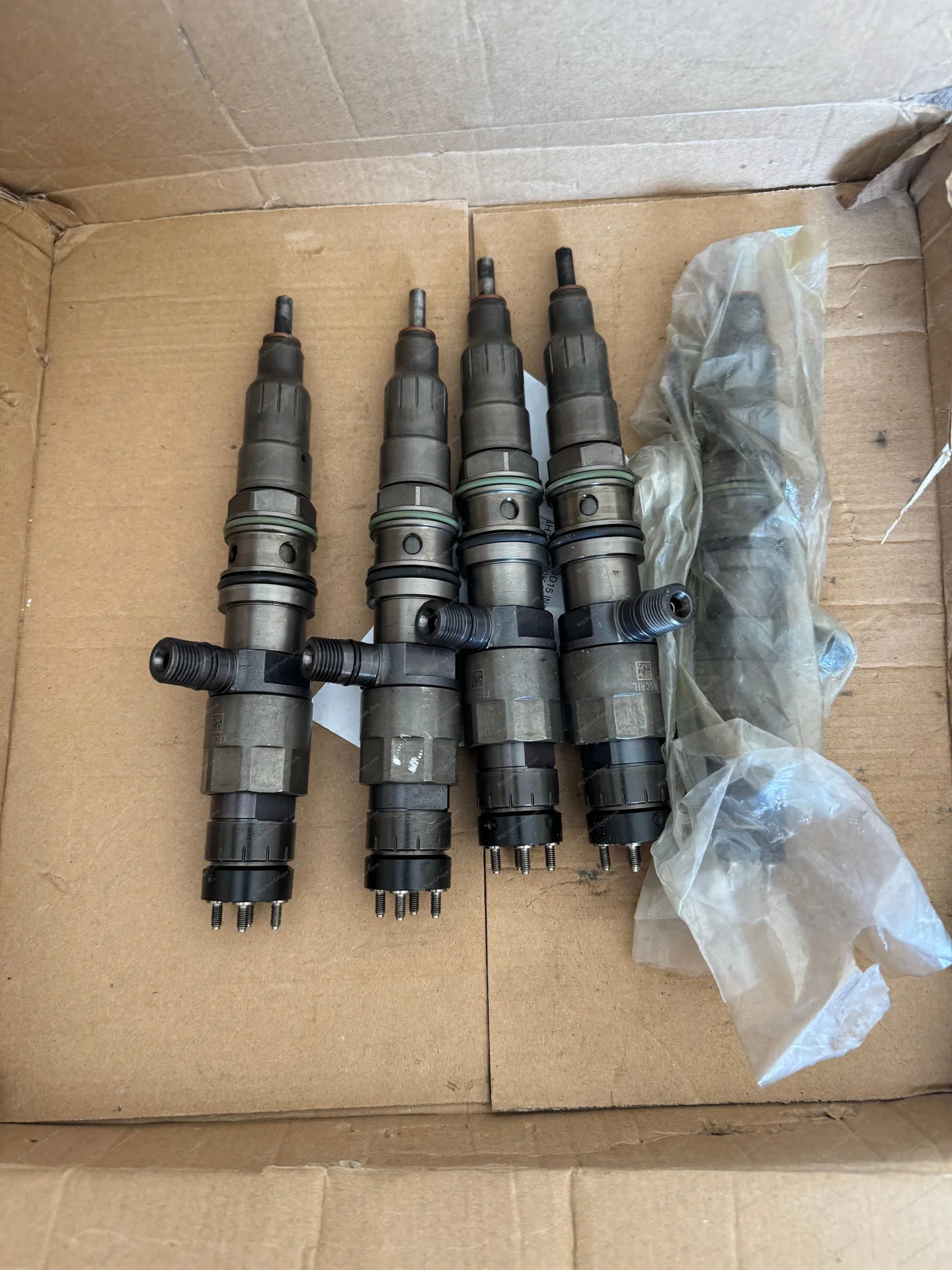 Five Detroit DD 15 refund Fuel injectors