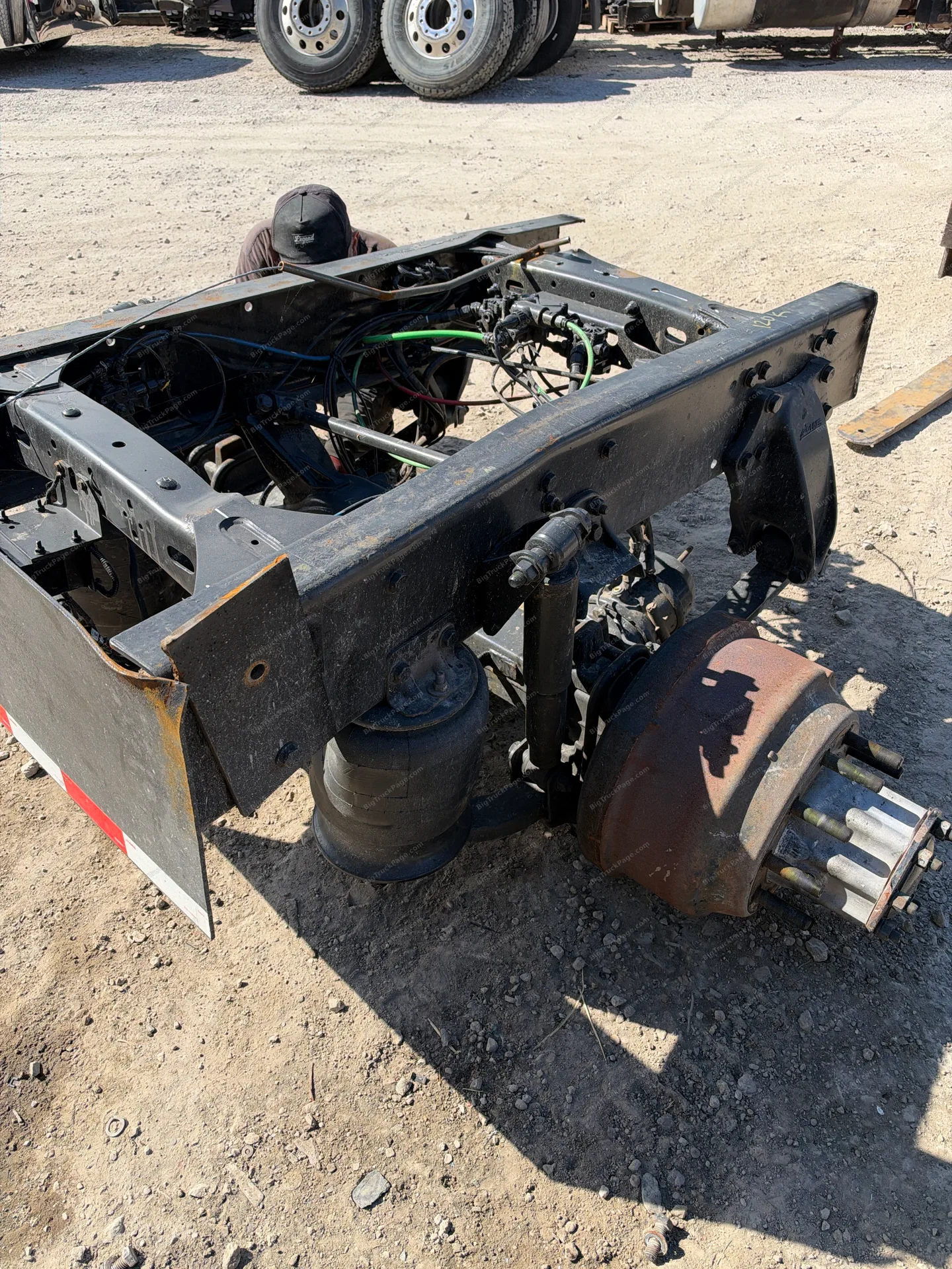 Freightliner M2 rear axle assembly (used) — photo 3 in Strafford, MO | BigTruckPage.com