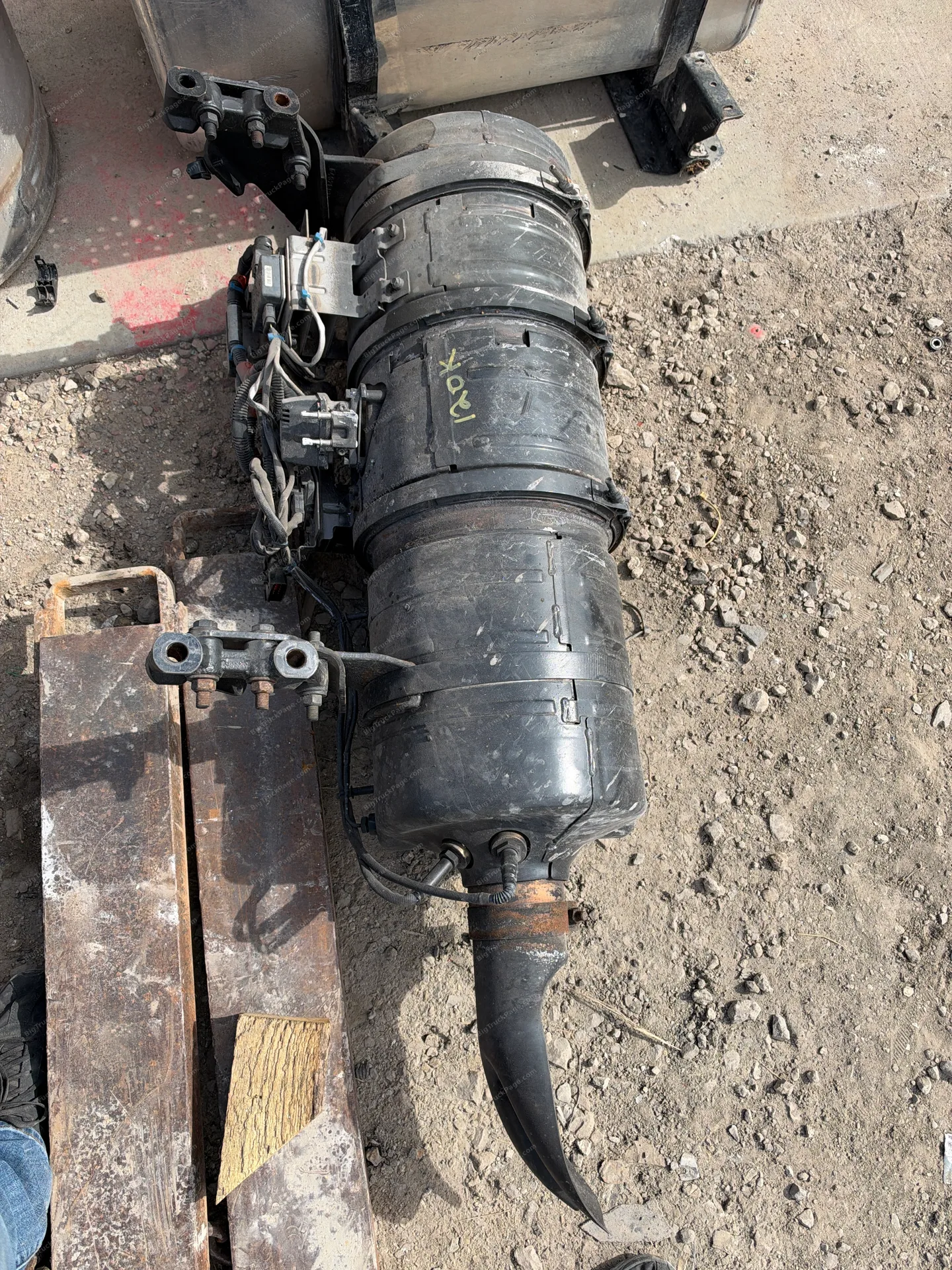 DPF filter assembly, Freightliner M2 Cummins ISB engine