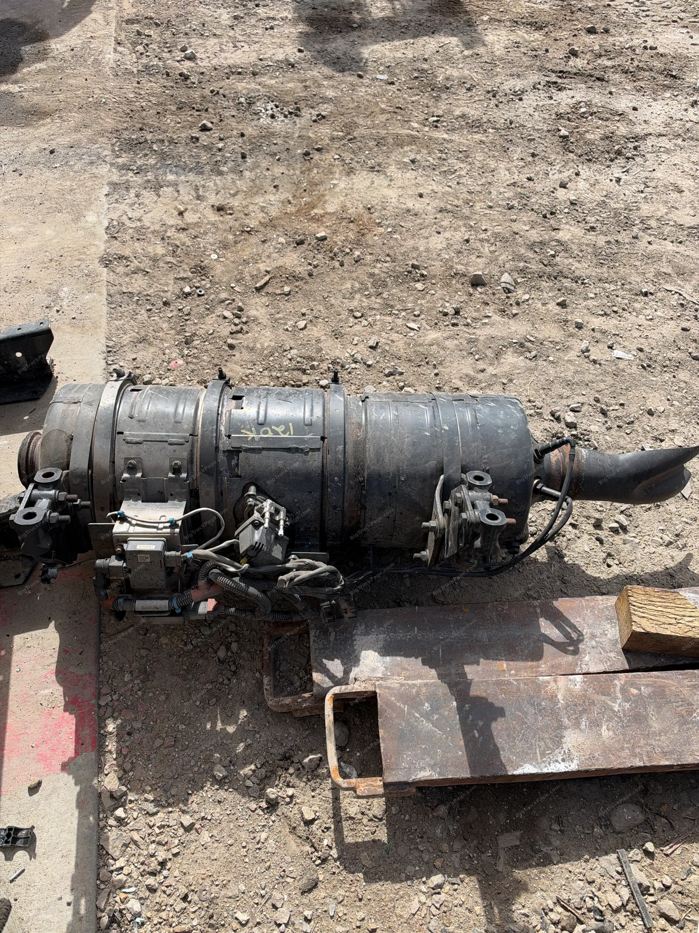 DPF filter assembly, Freightliner M2 Cummins ISB engine (used) — photo 4 in Strafford, MO | BigTruckPage.com