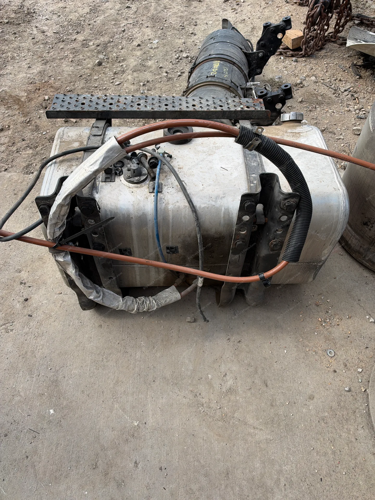 Freightliner M2 fuel tank with damage (used) — photo 3 in Strafford, MO | BigTruckPage.com