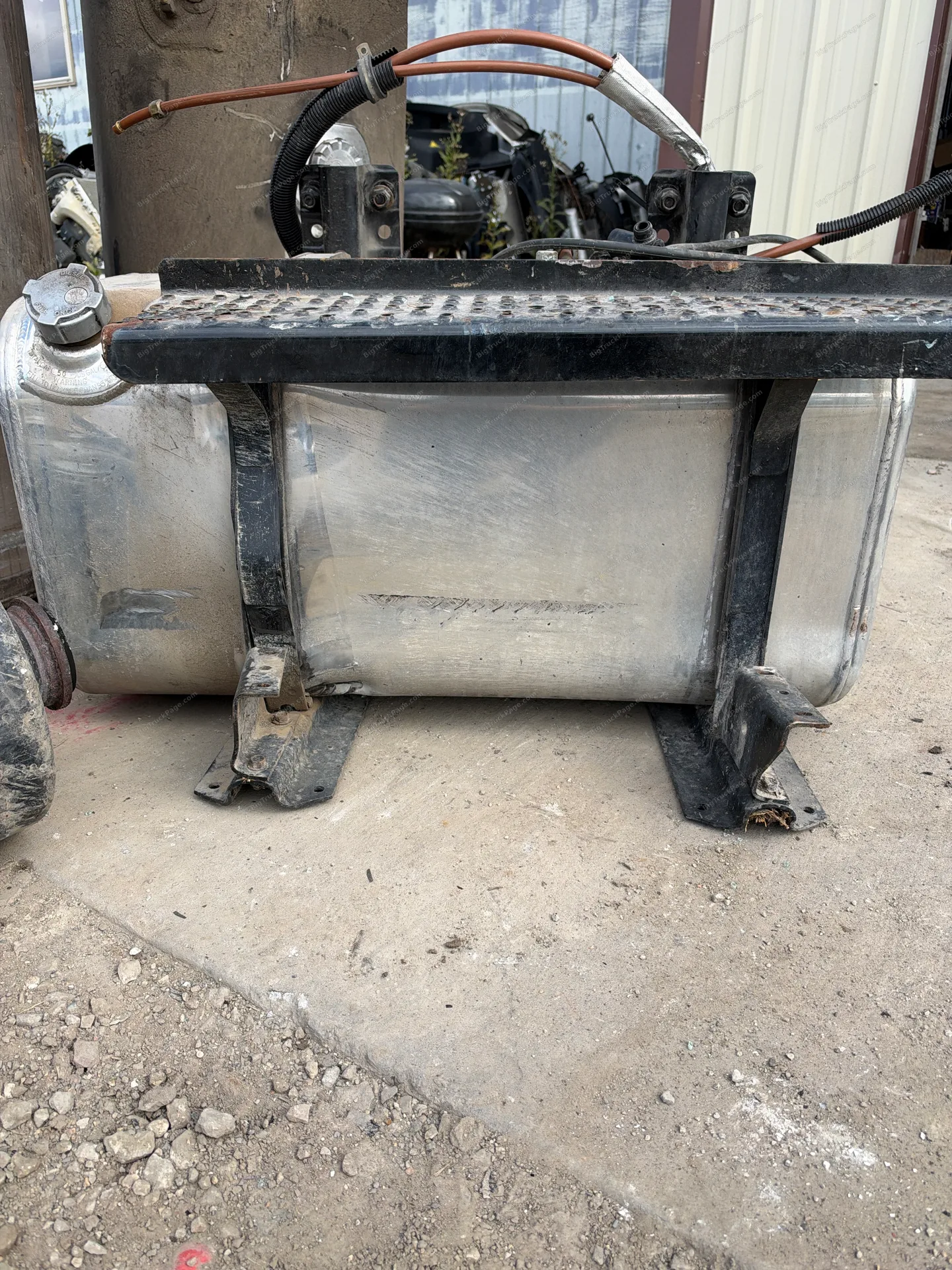 Freightliner M2 fuel tank with damage (used) — photo 4 in Strafford, MO | BigTruckPage.com