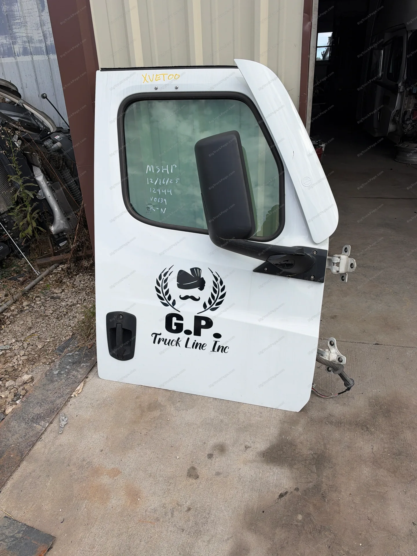 2021 Freightliner Cascadia Right Passenger Side Door Assembly With Mirror White