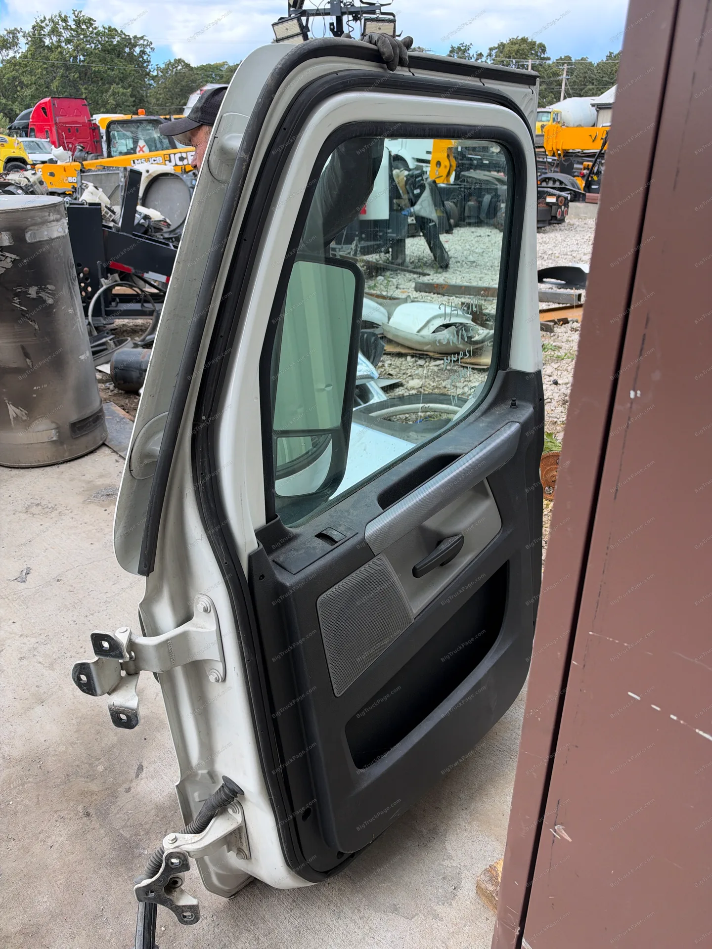 2021 Freightliner Cascadia Right Passenger Side Door Assembly With Mirror White (used) — photo 3 in Strafford, MO | BigTruck…