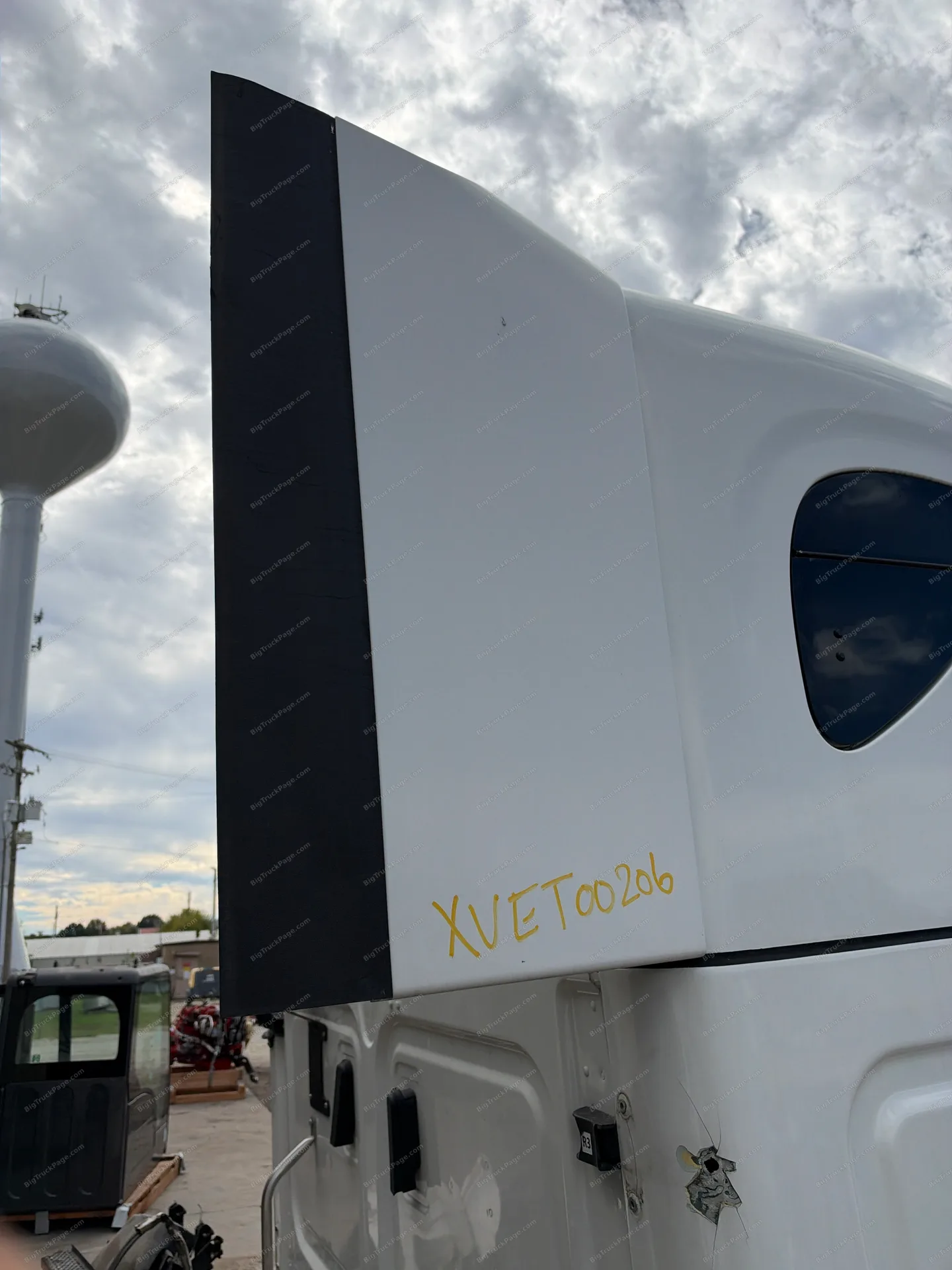 2021 Freightliner Cascadia top cab extension
