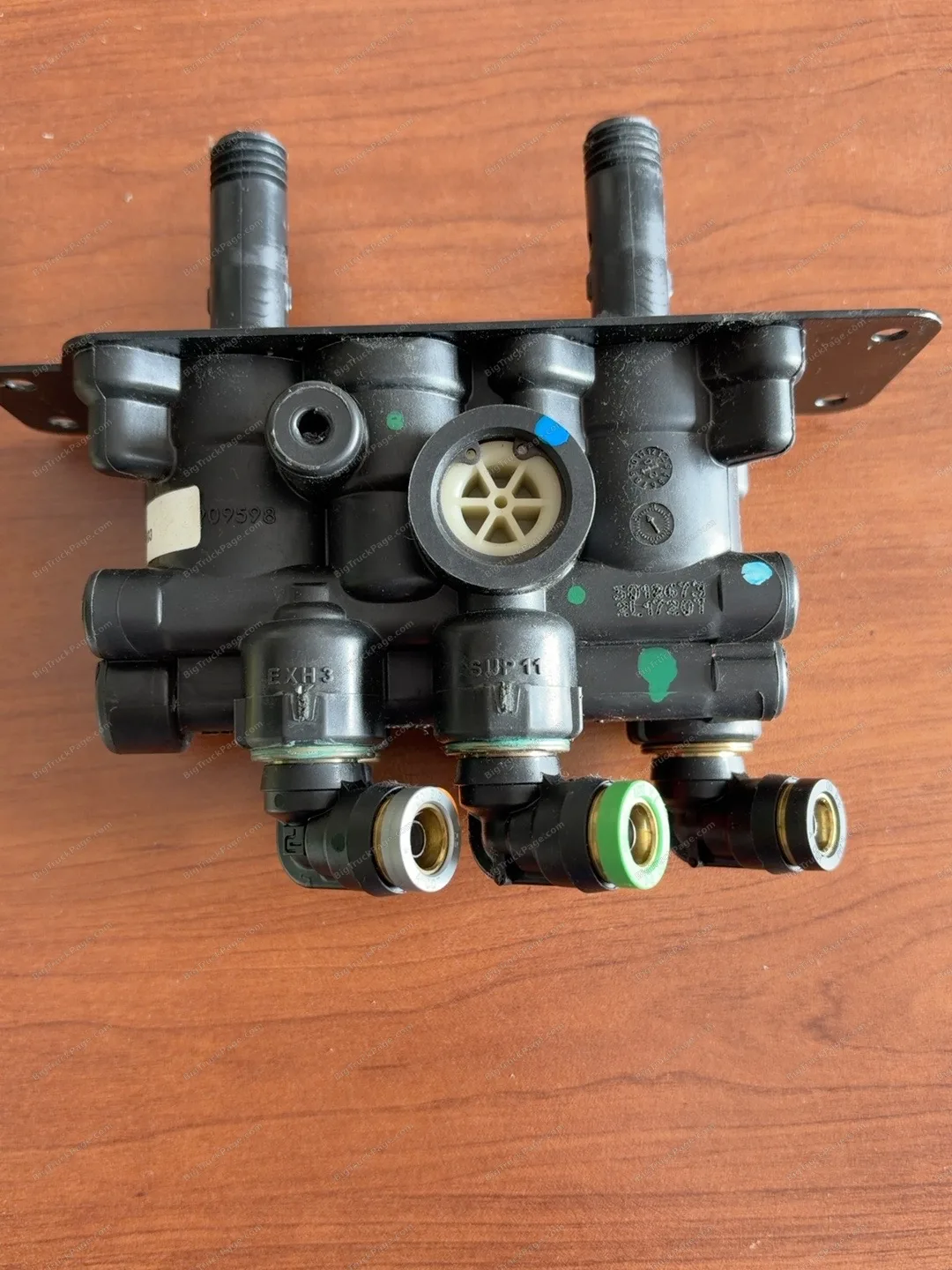 2021 Freightliner Cascadia Bendix 5018303 Dash Parking Air Brake Control Valve (used) — photo 4 in Strafford, MO | BigTruckP…