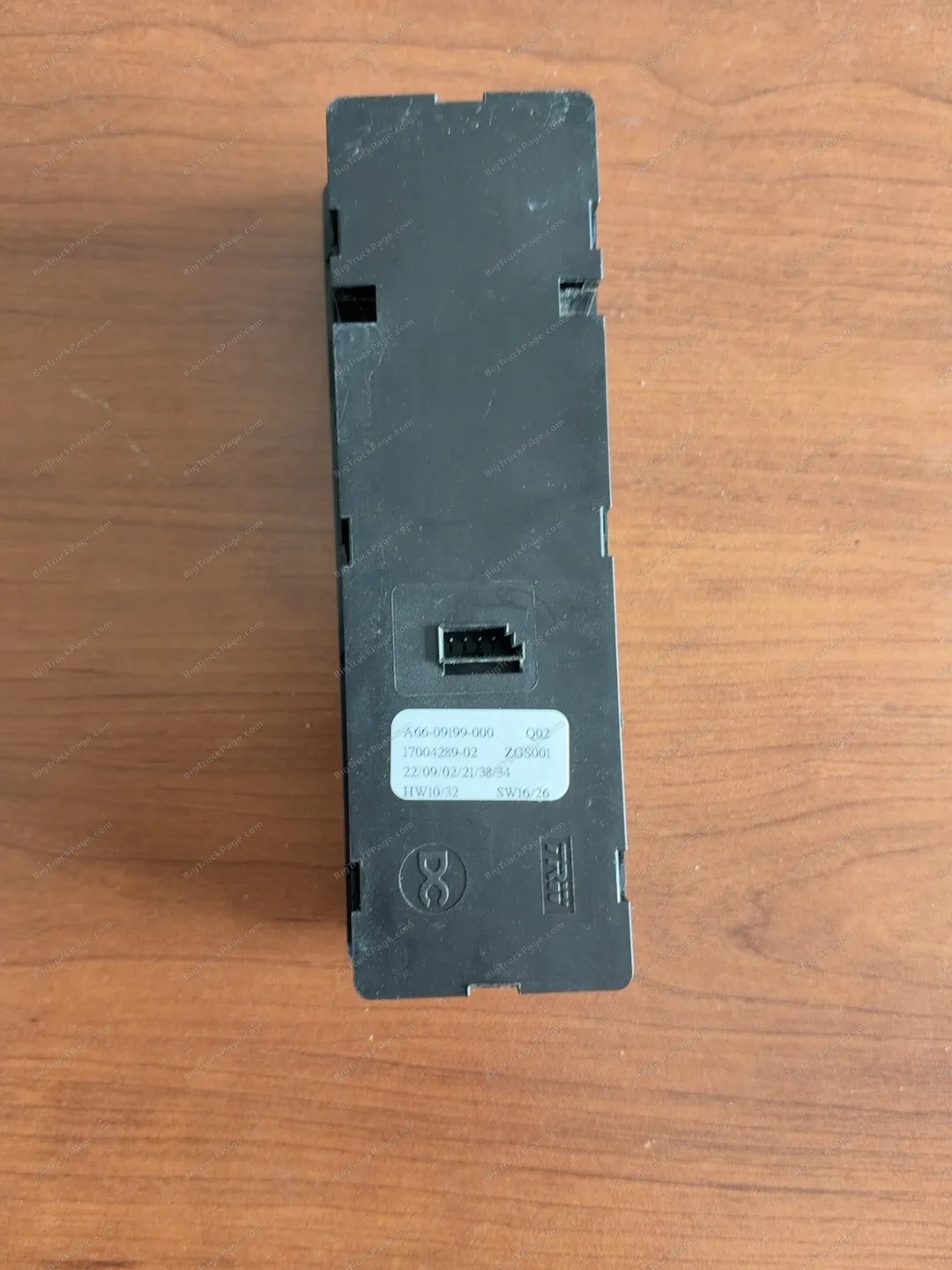 2021 Freightliner Cascadia Driver Door Window Mirror Switch OEM A66-09199-000 (used) — photo 2 in Strafford, MO | BigTruckPa…