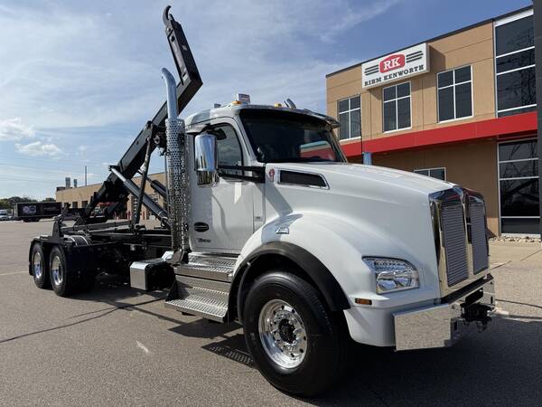 KENWORTH T880 2025