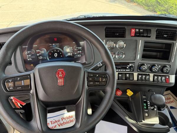 2026 PETERBILT 567 — photo 4