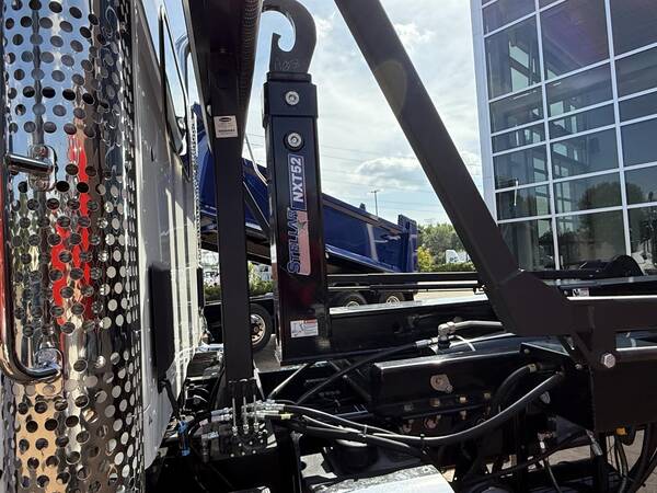 2026 PETERBILT 567 — photo 2
