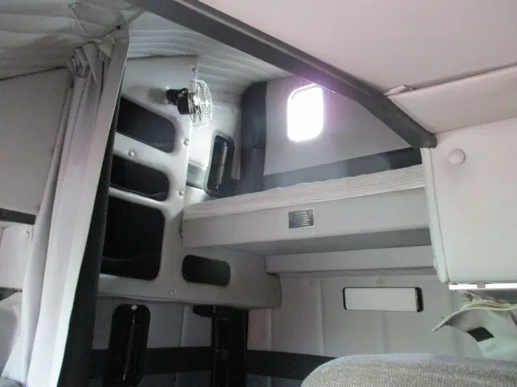 1997 VOLVO WIA TRUCK — photo 4