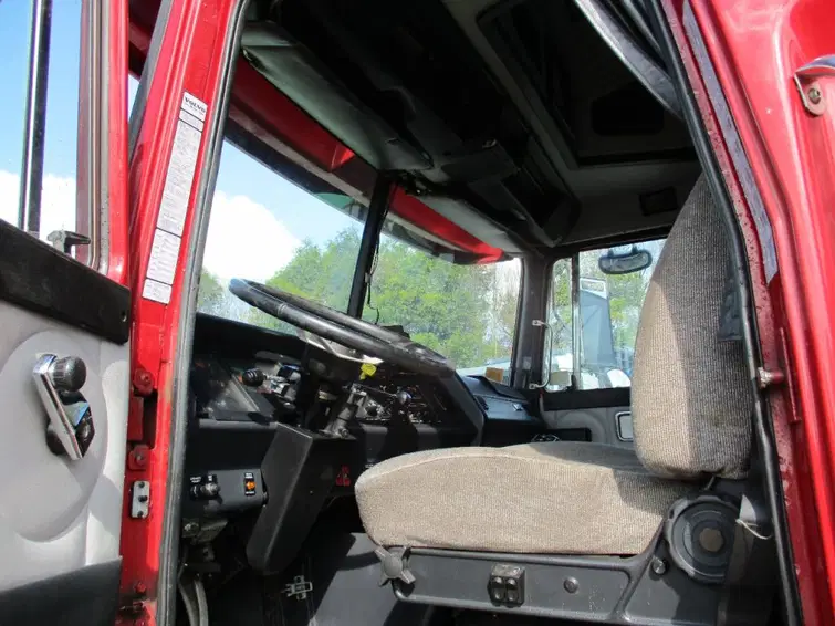 1997 VOLVO WIA TRUCK — photo 5