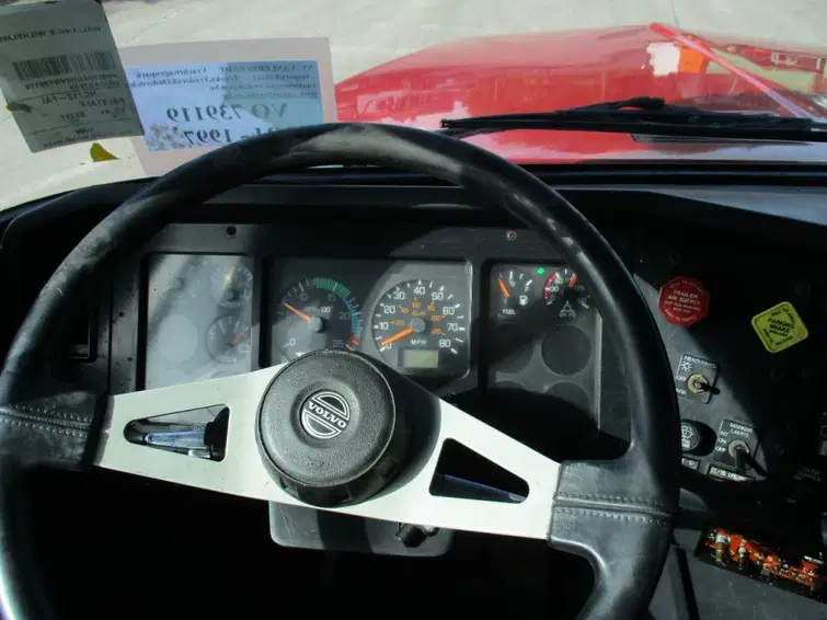 1997 VOLVO TRUCK — photo 2