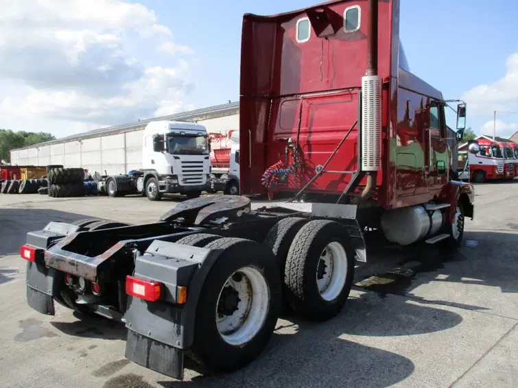 2026 PETERBILT 567 — photo 4