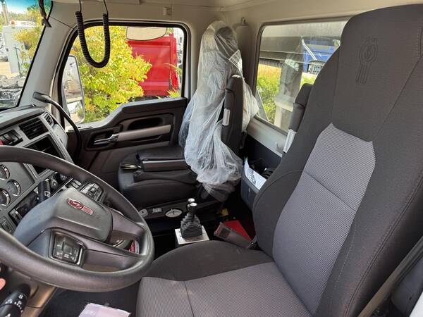 2026 PETERBILT 567 — photo 5