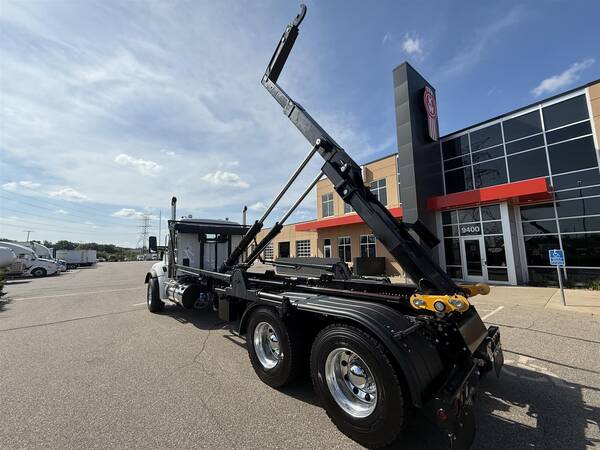 2026 PETERBILT 567 — photo 3
