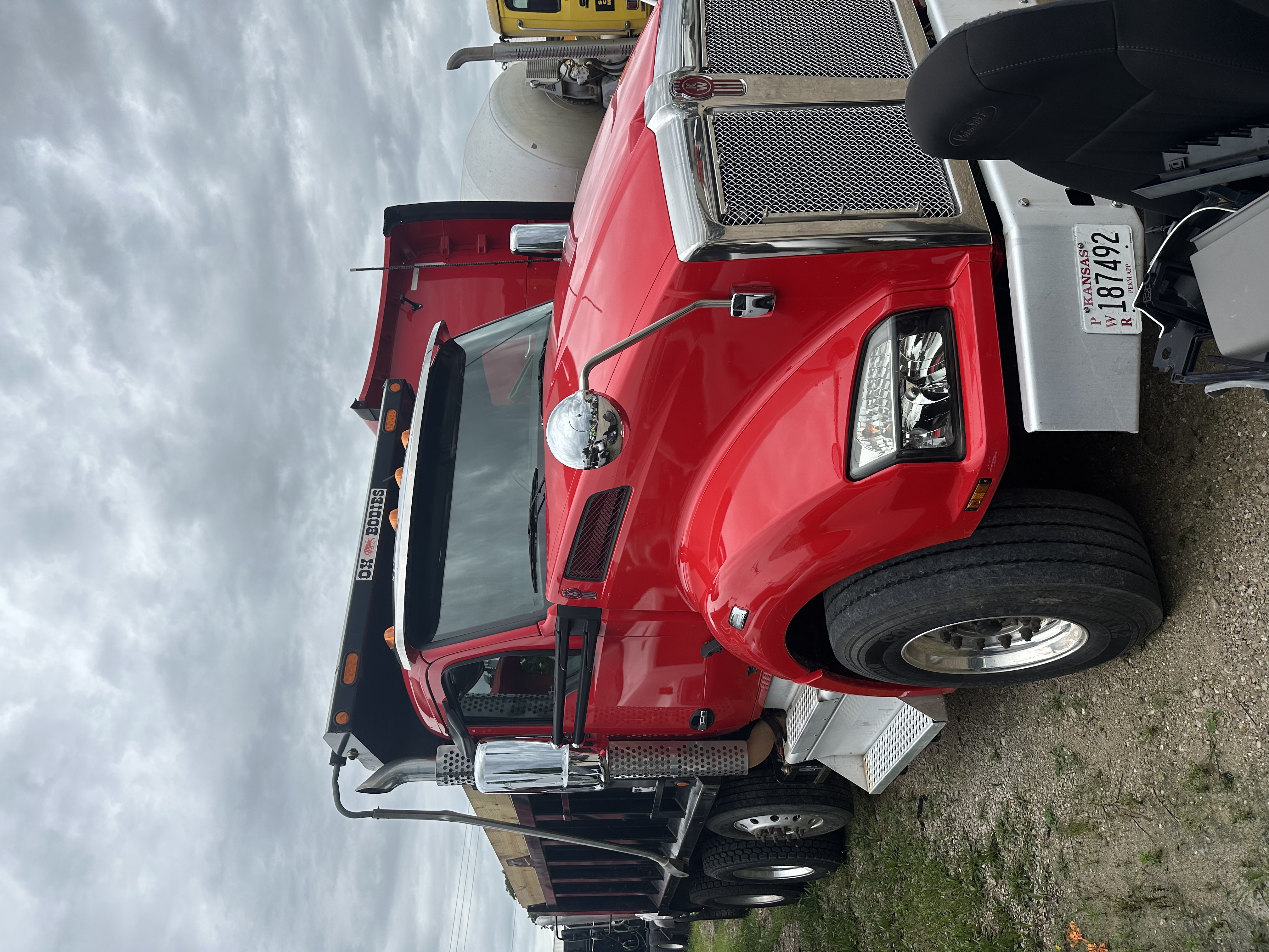 2022 KENWORTH T880