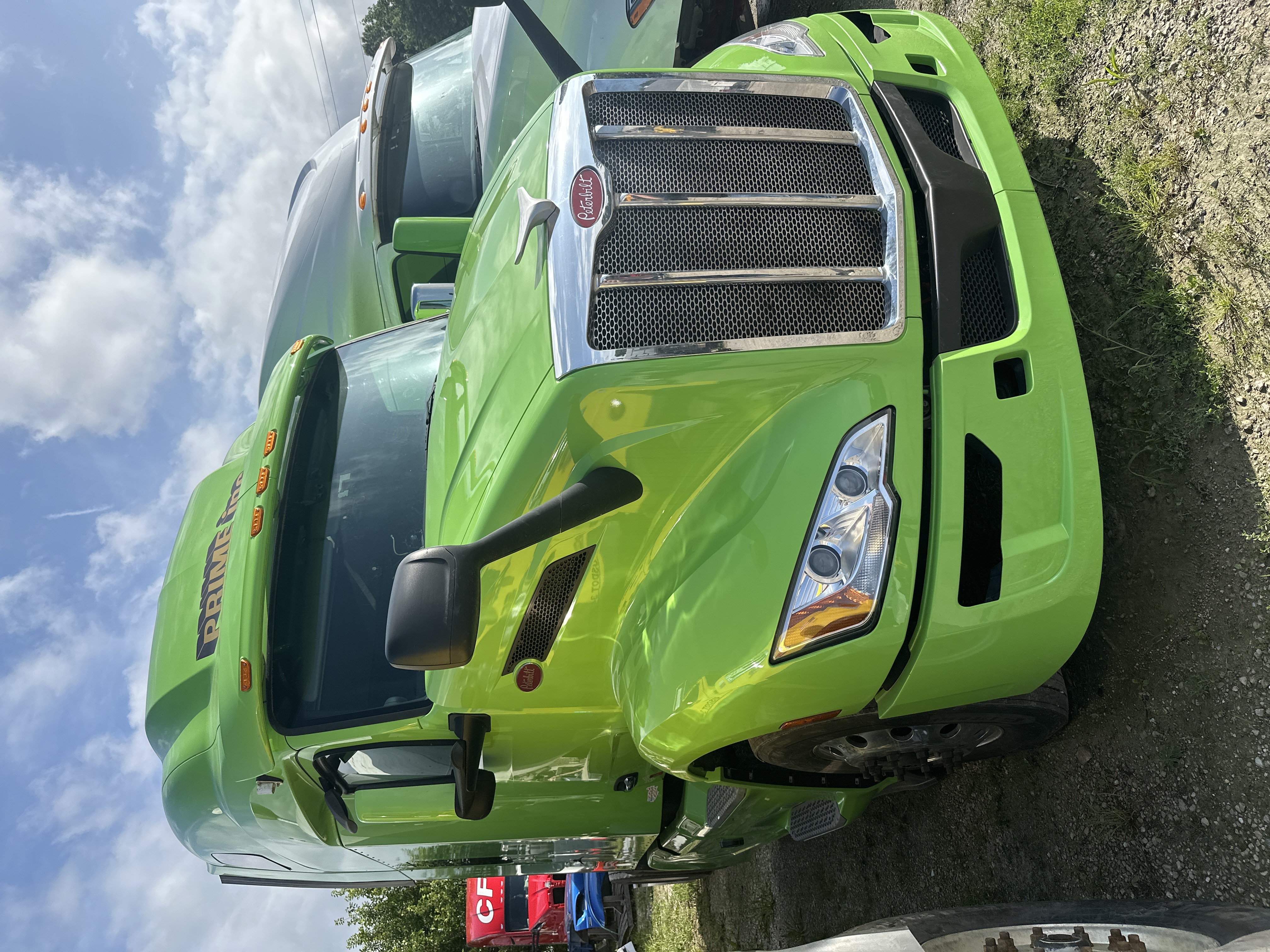 2025 PETERBILT 579 — photo 2