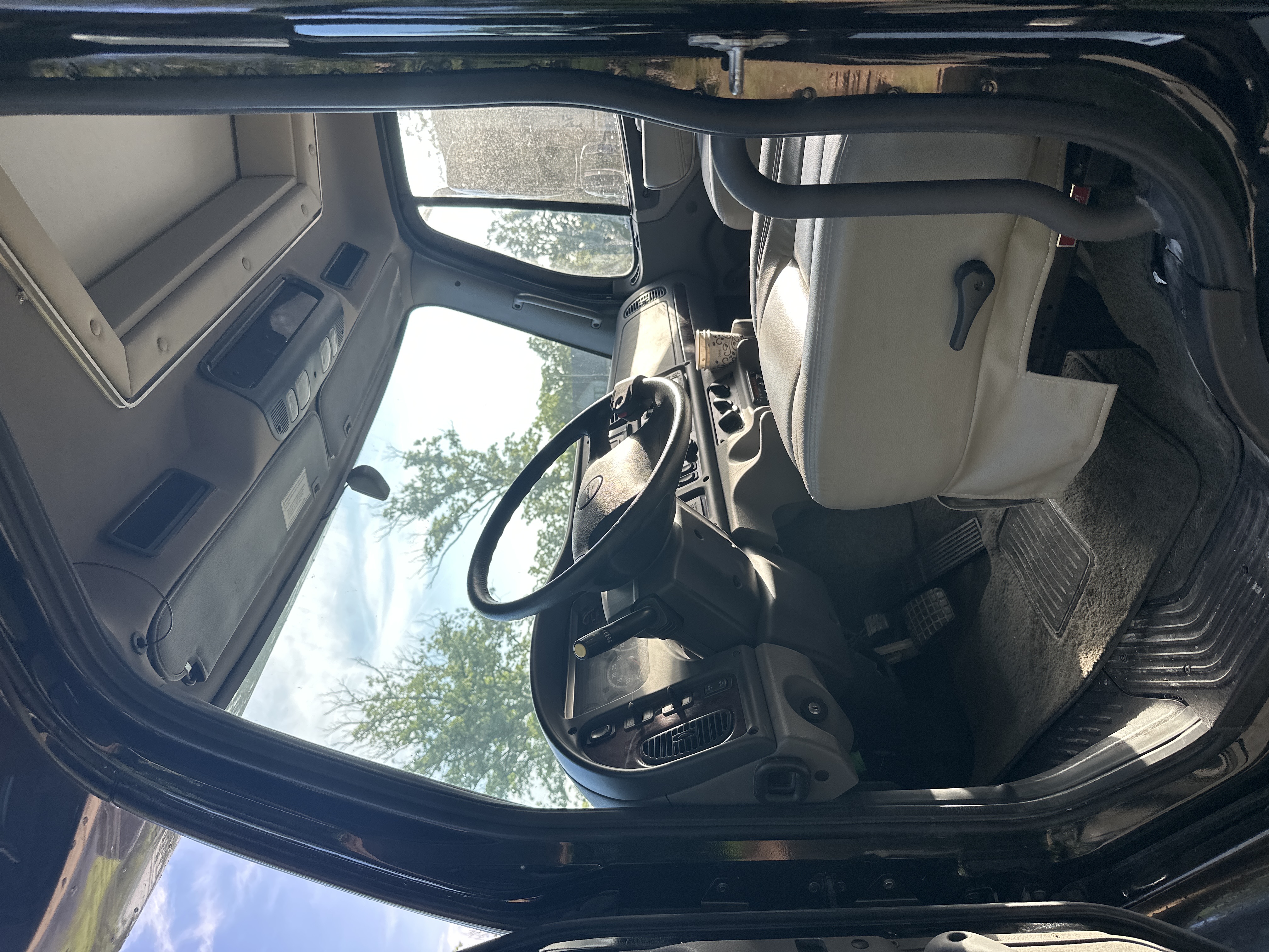 2023 FREIGHTLINER M2 — photo 5