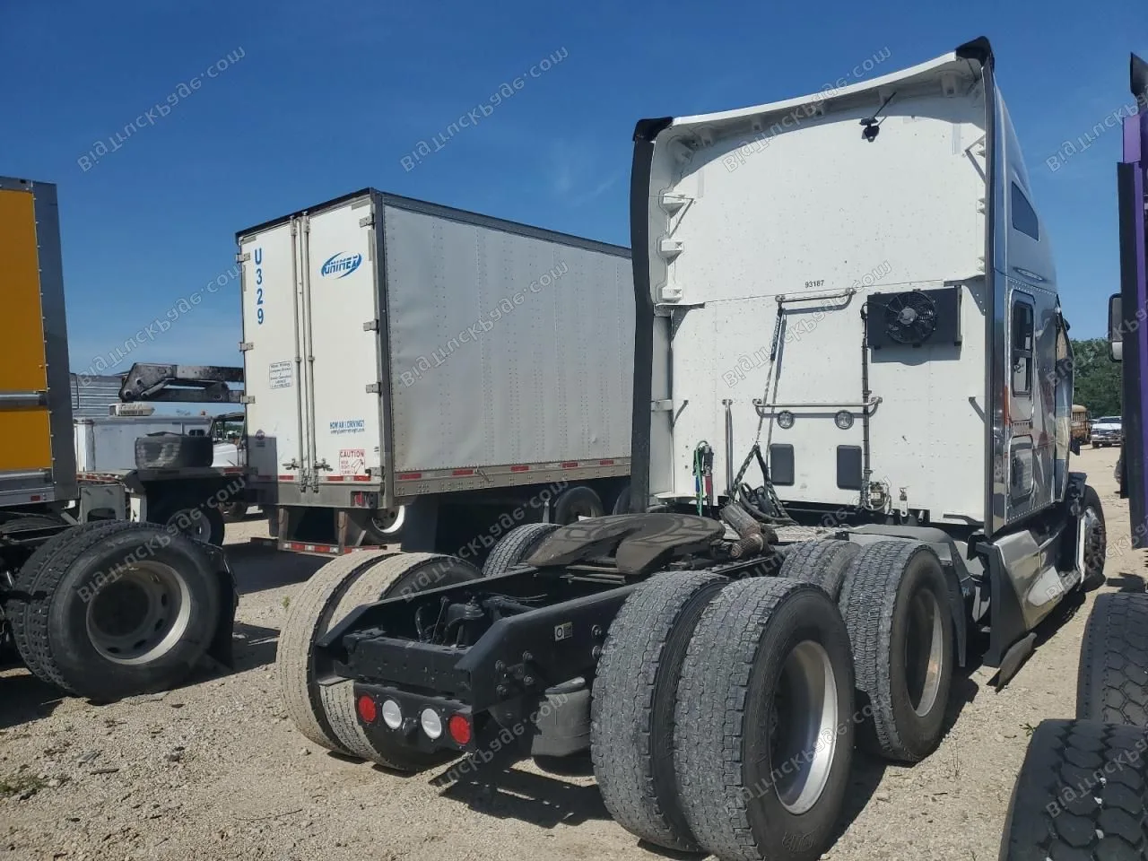 2023 KENWORTH T680 heavy-duty truck (used) — photo 3 | BigTruckPage.com