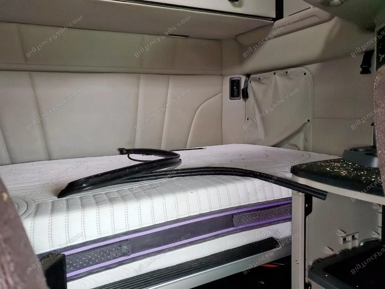 2022 PETERBILT 579 — photo 6