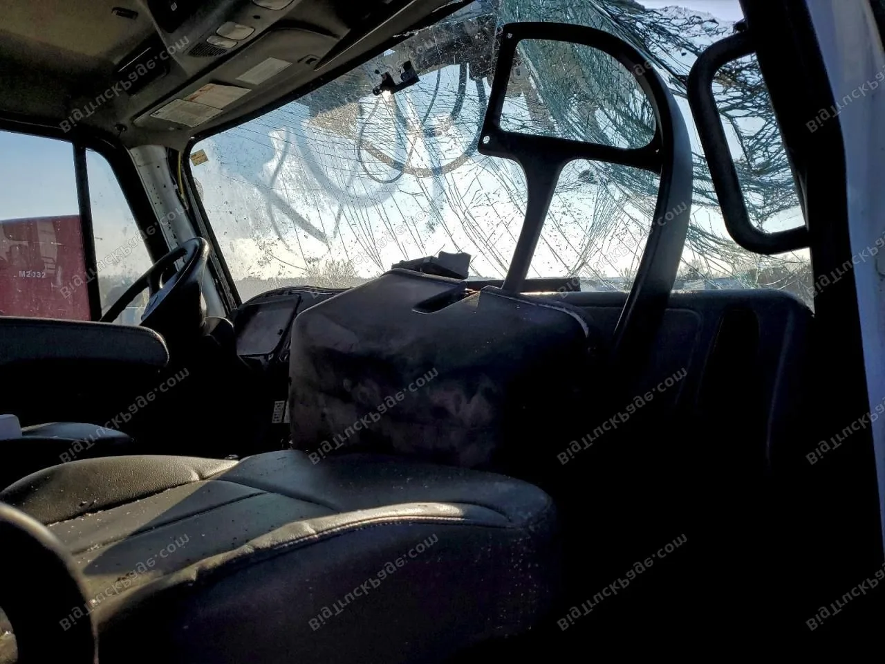 2020 FREIGHTLINER M2 — photo 5