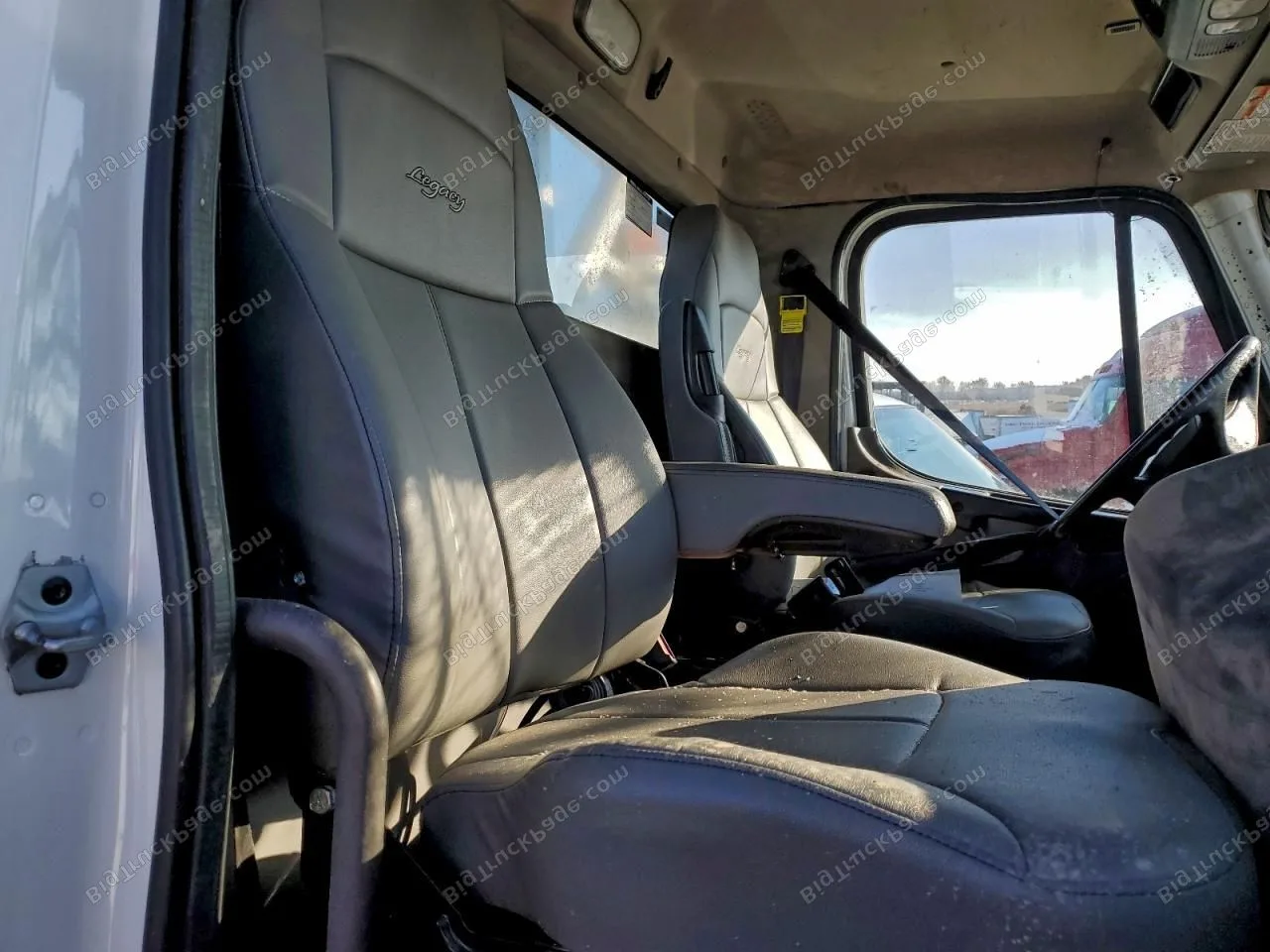 2020 FREIGHTLINER M2 — photo 6