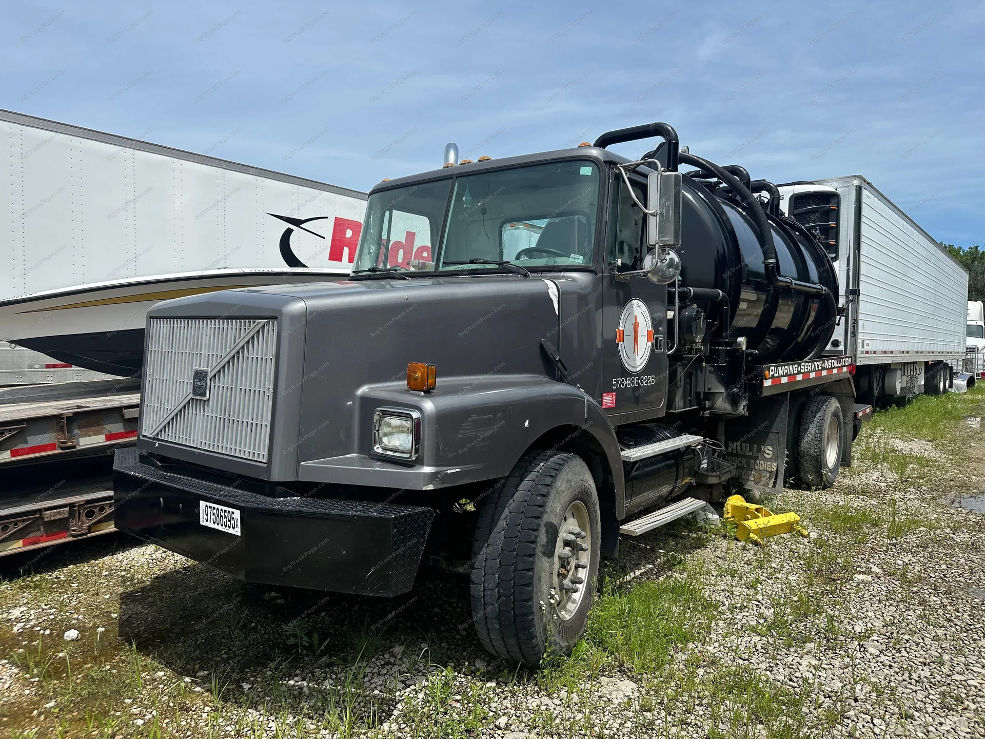 2000 VOLVO TRUCK WG Cab & Chassis (used) — photo 2 in Strafford, MO | BigTruckPage.com