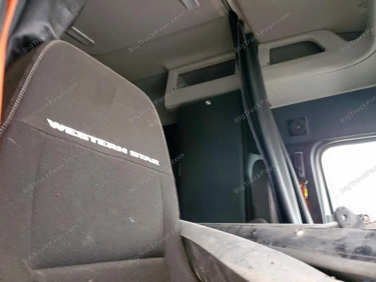 2023 WESTERN STAR 49X Chassis — photo 6