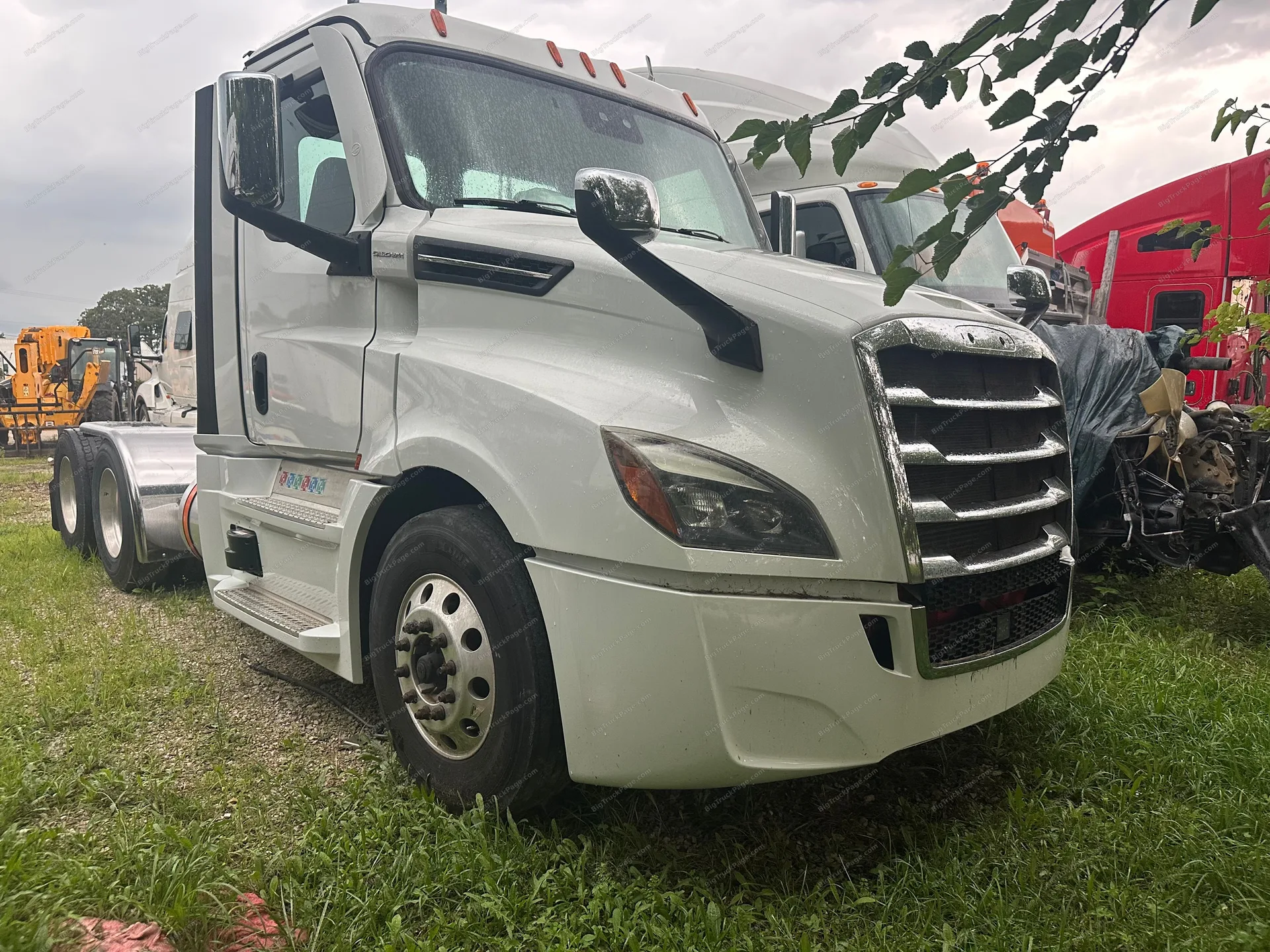 2023 FREIGHTLINER Cascadia Day Cab (used) — main photo in Strafford, MO | BigTruckPage.com