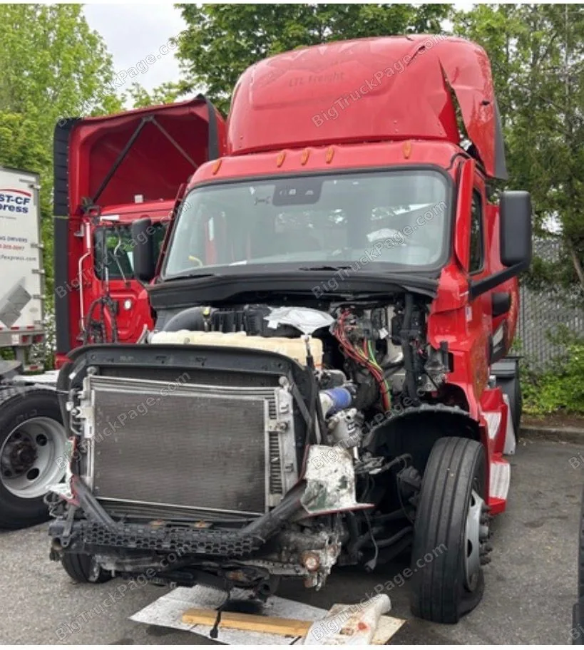 2024 FREIGHTLINER Cascadia — photo 2