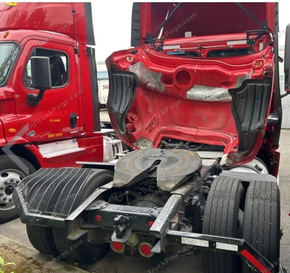 2024 FREIGHTLINER Cascadia — photo 3
