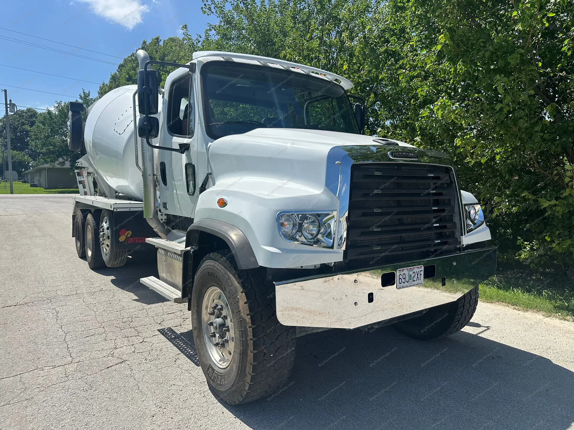 2025 FREIGHTLINER 114SD 11 yard concrete mixer truck