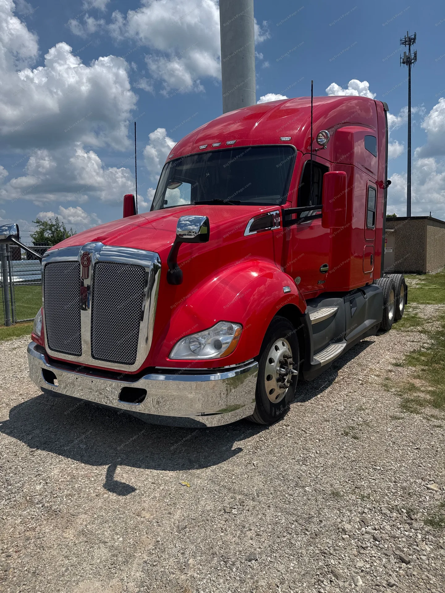 2022 KENWORTH T680 Sleeper Truck (used) — photo 2 in Strafford, MO | BigTruckPage.com