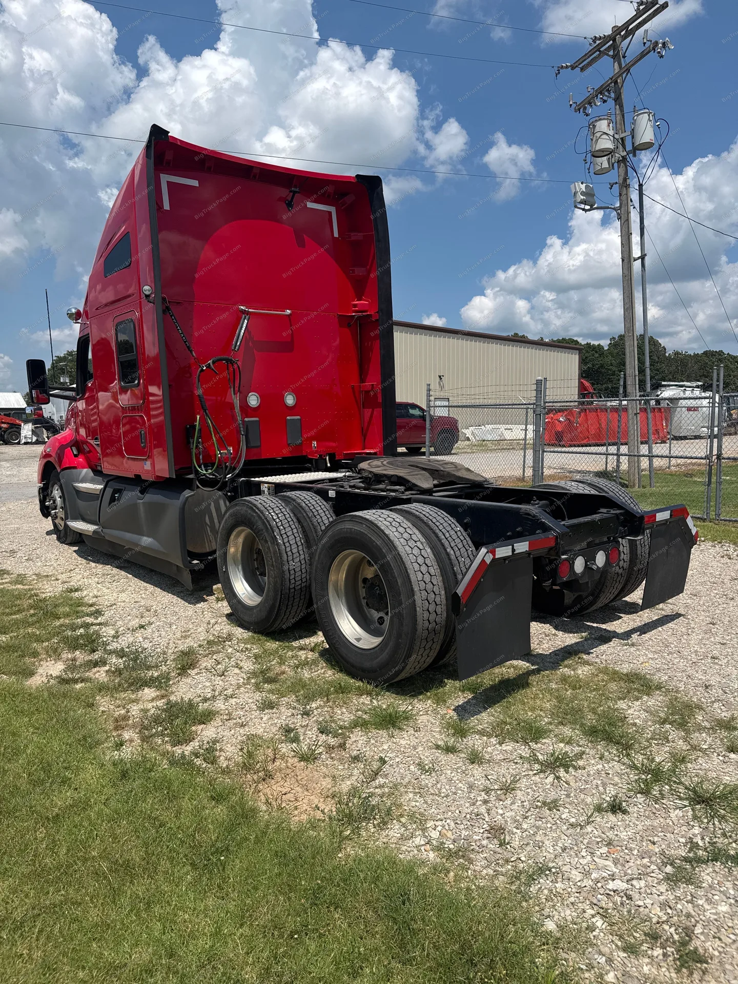 2022 KENWORTH T680 Sleeper Truck (used) — photo 3 in Strafford, MO | BigTruckPage.com