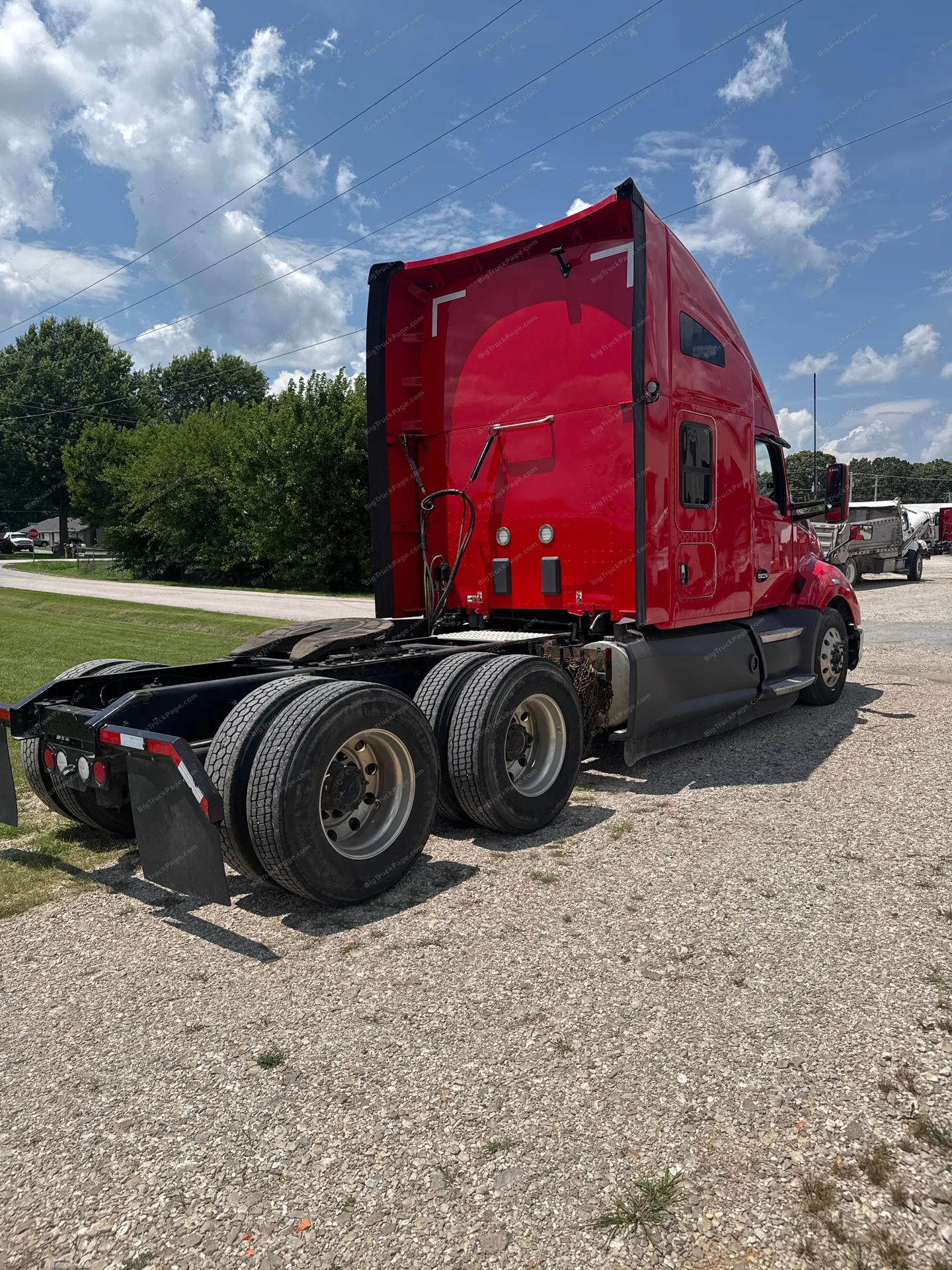 2022 KENWORTH T680 Sleeper Truck (used) — photo 4 in Strafford, MO | BigTruckPage.com