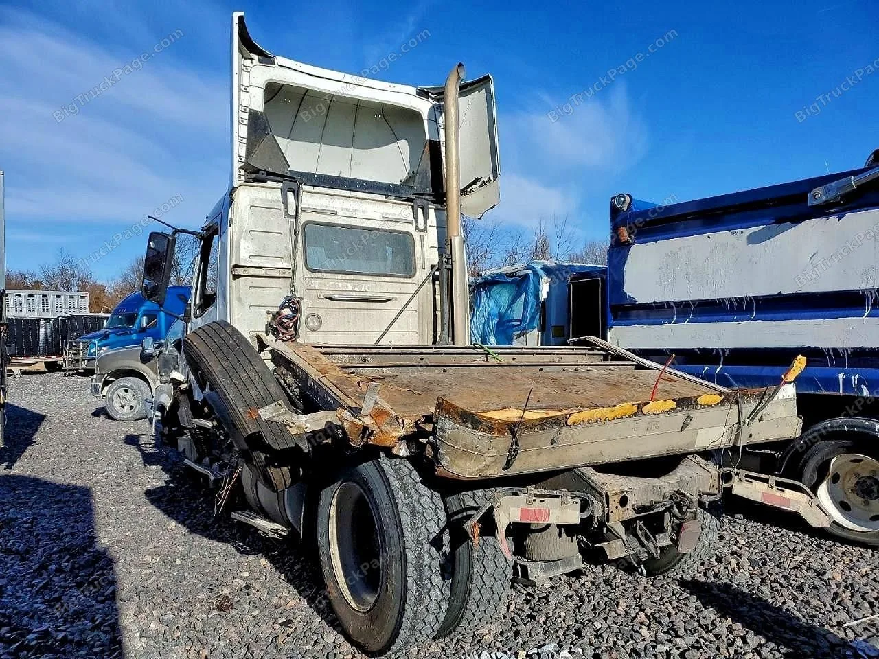 2017 VOLVO TRUCK VNL — photo 3