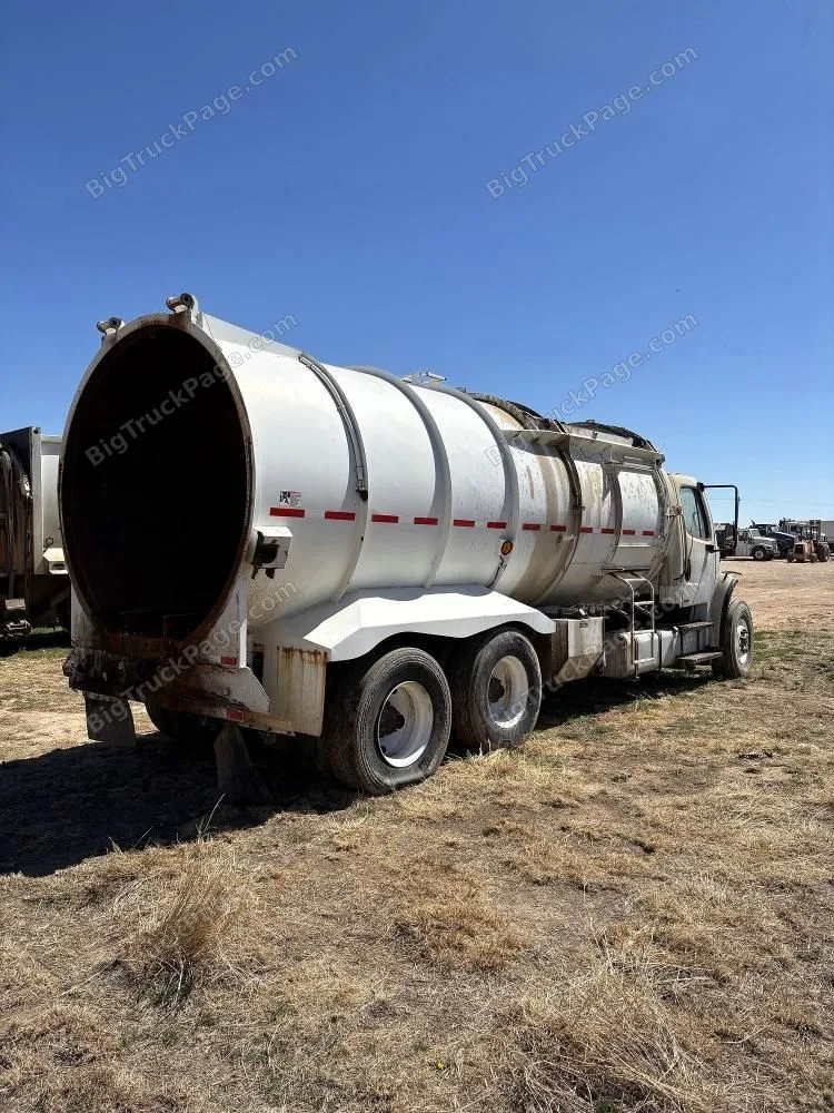 2012 FREIGHTLINER M2 — photo 6