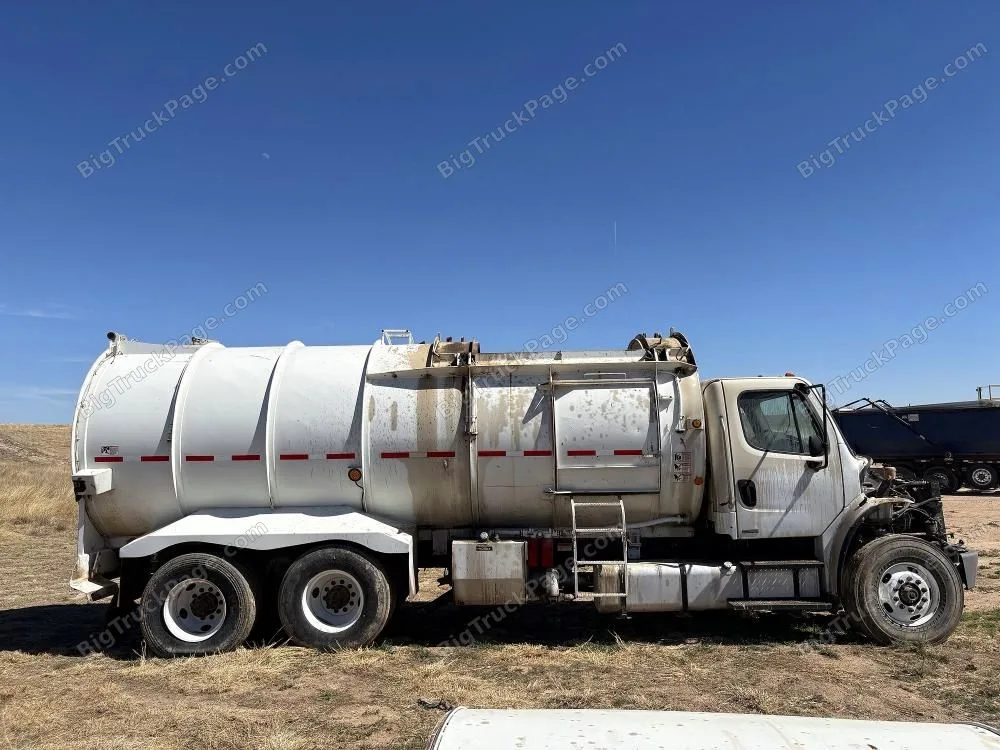 2012 FREIGHTLINER M2 — photo 7