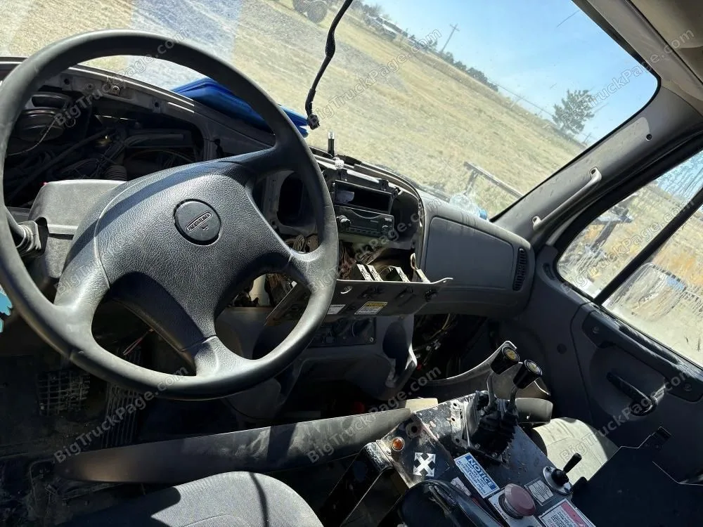 2012 FREIGHTLINER M2 — photo 10