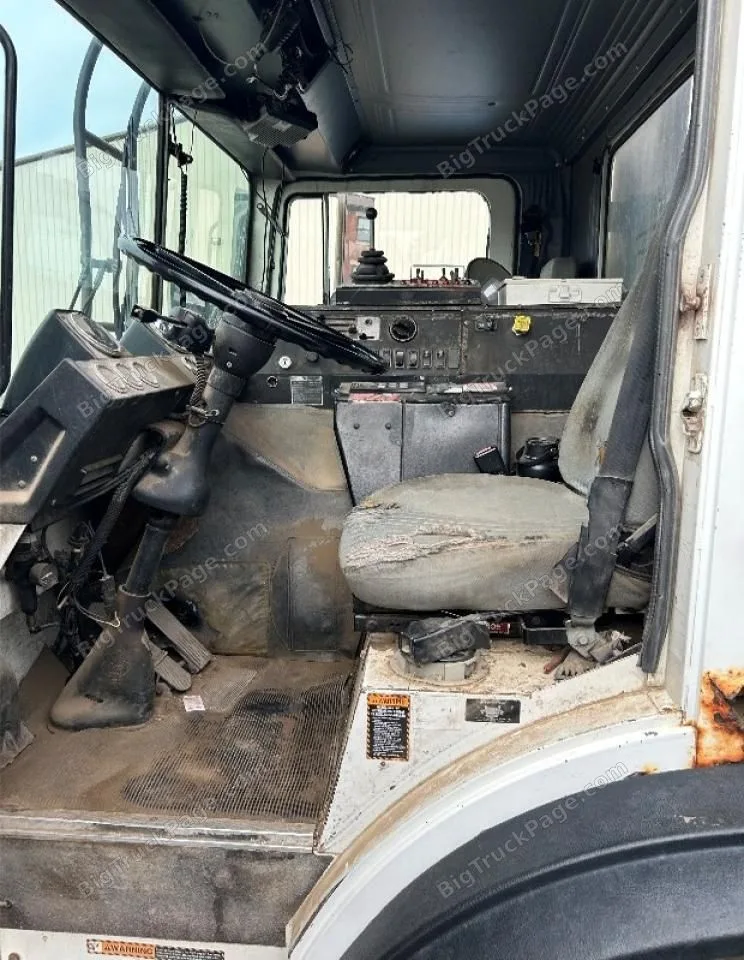 2003 MACK CH — photo 2