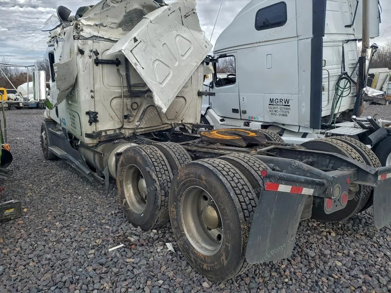 2020 FREIGHTLINER Cascadia — photo 3