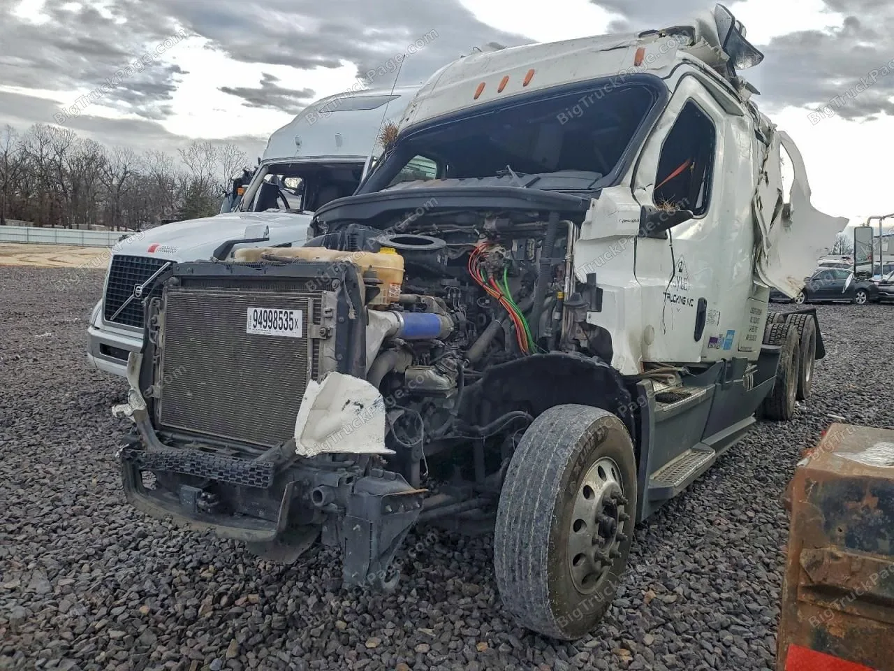 2020 FREIGHTLINER Cascadia — photo 2
